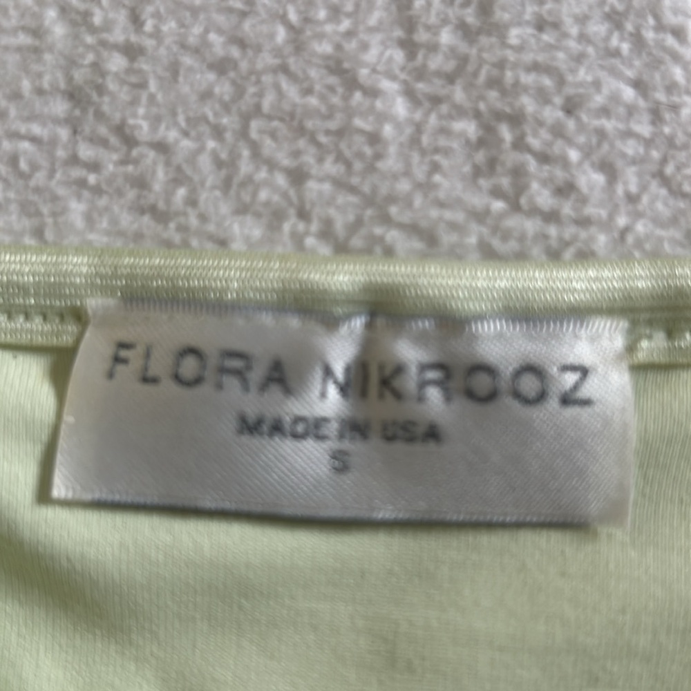 Top mint green lace back has stretch material, bra build in size S - Picture 4 of 4